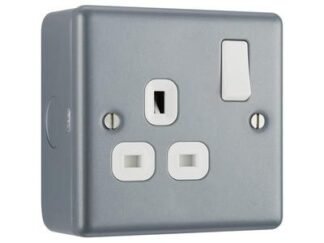 Masterplug Metal Clad Switched Socket 1-Gang 13A (5021166052103) MSTMC521