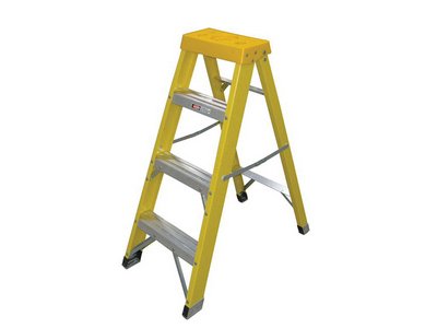 Zarges Fibreglass Swingback Steps Open, 1.05m Closed 1.18m 4 Rungs (5036892305140) ZAR300514